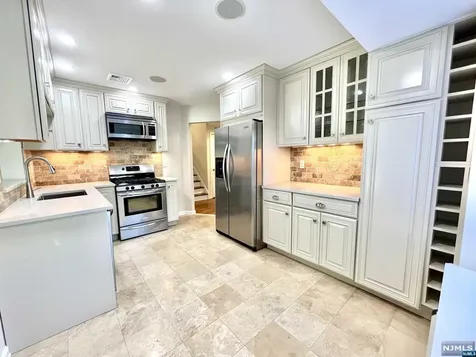 54 Spruce Run Ramsey NJ 07446