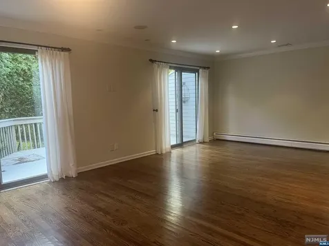 54 Spruce Run Ramsey NJ 07446