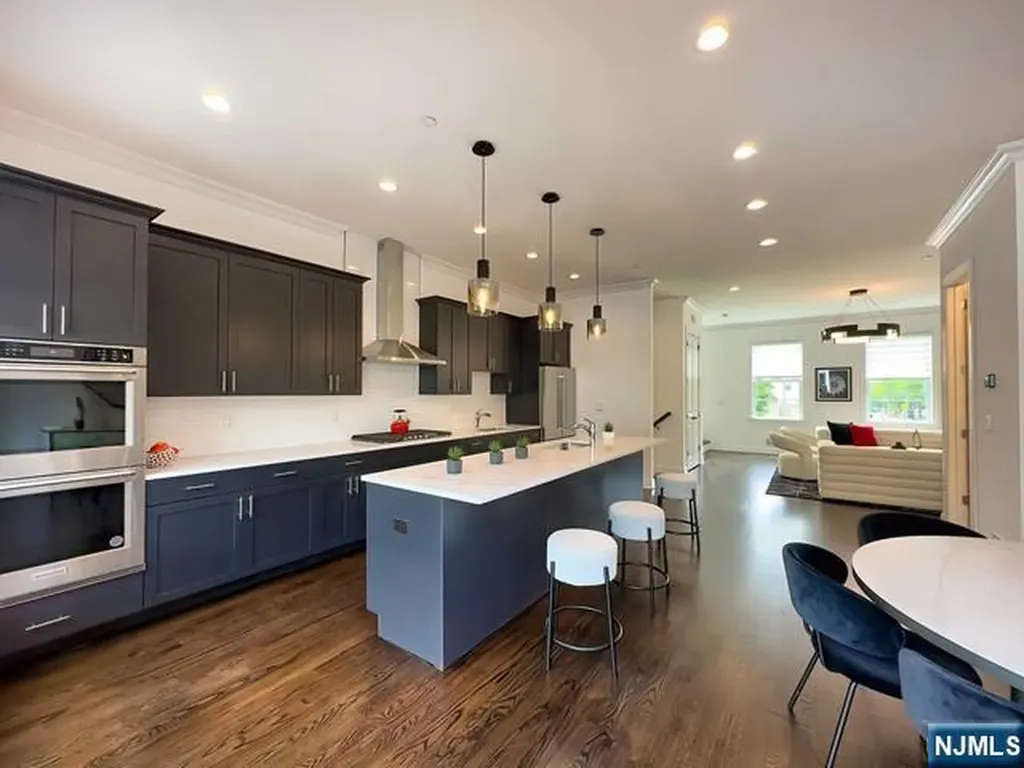 2 Parkside Lane Teaneck NJ 07666