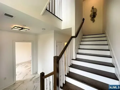 2 Parkside Lane Teaneck NJ 07666