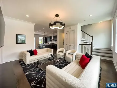 2 Parkside Lane Teaneck NJ 07666