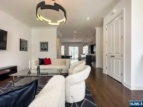 2 Parkside Lane Teaneck NJ 07666