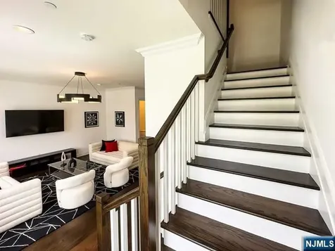 2 Parkside Lane Teaneck NJ 07666