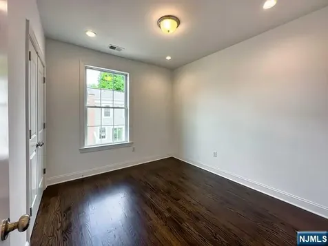 2 Parkside Lane Teaneck NJ 07666