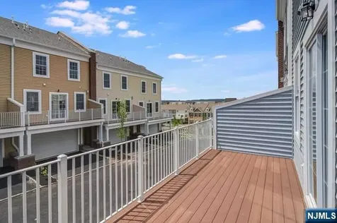 2 Parkside Lane Teaneck NJ 07666