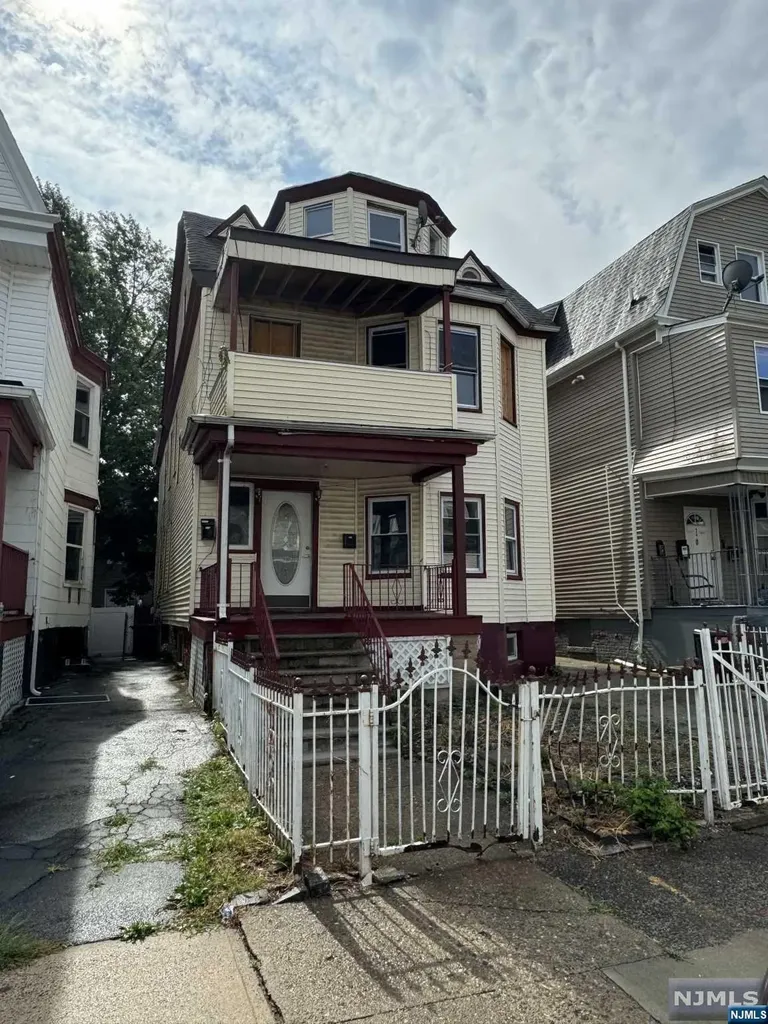 114 N 17th Street East Orange NJ 07017