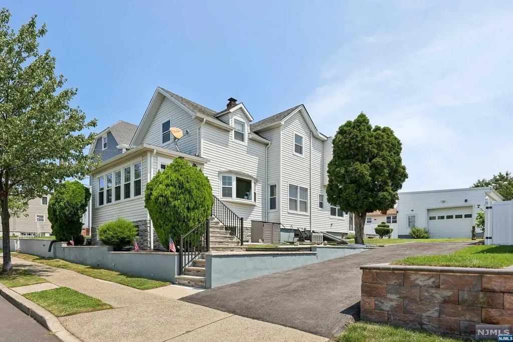 617 Jefferson Street Carlstadt NJ 07072