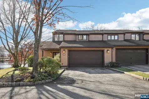 16 Ponds Circle Wayne NJ 07470