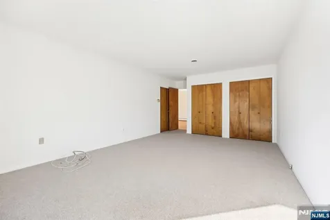 16 Ponds Circle Wayne NJ 07470