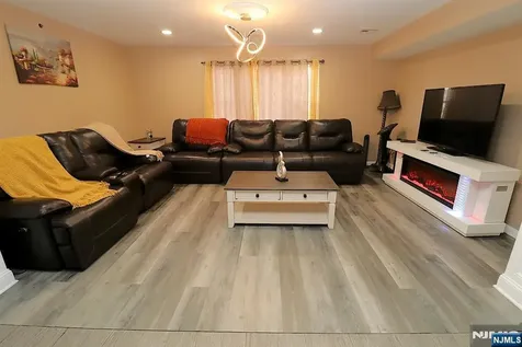 580 3rd Street Newark NJ 07107