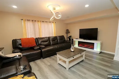 580 3rd Street Newark NJ 07107