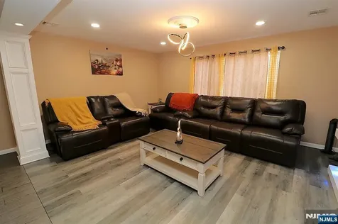 580 3rd Street Newark NJ 07107