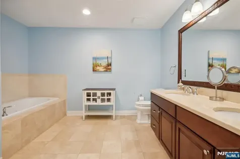 12 King Street Waldwick NJ 07463