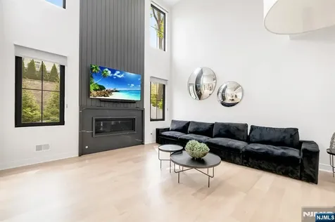 336 Lockwood Drive Paramus NJ 07652