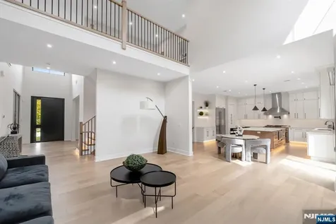 336 Lockwood Drive Paramus NJ 07652