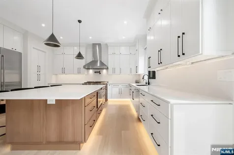336 Lockwood Drive Paramus NJ 07652