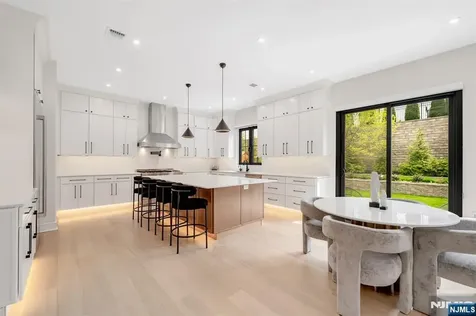 336 Lockwood Drive Paramus NJ 07652