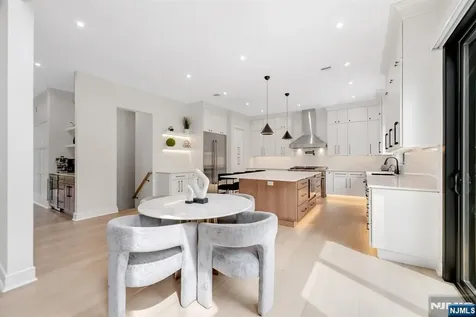336 Lockwood Drive Paramus NJ 07652
