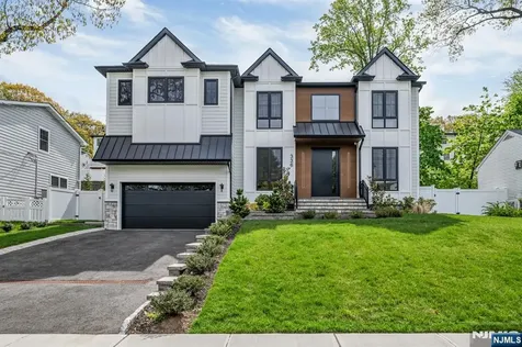 336 Lockwood Drive Paramus NJ 07652