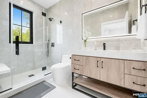 336 Lockwood Drive Paramus NJ 07652