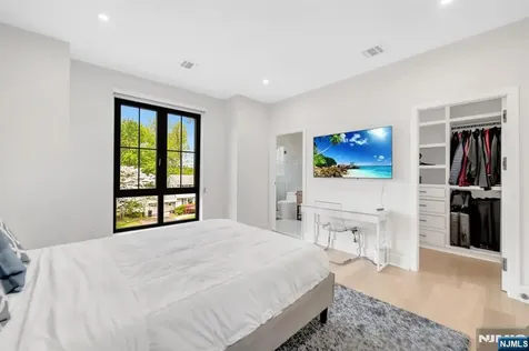 336 Lockwood Drive Paramus NJ 07652