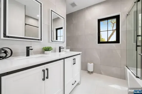 336 Lockwood Drive Paramus NJ 07652