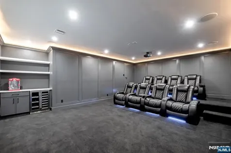 336 Lockwood Drive Paramus NJ 07652