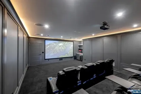 336 Lockwood Drive Paramus NJ 07652
