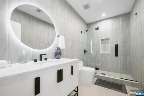 336 Lockwood Drive Paramus NJ 07652