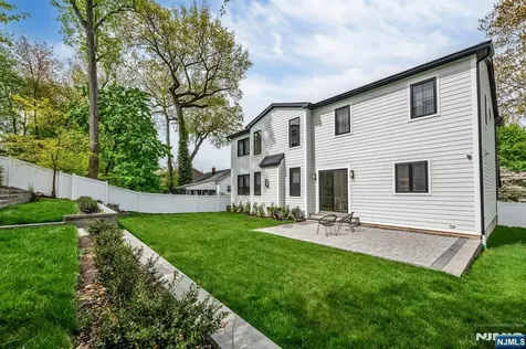 336 Lockwood Drive Paramus NJ 07652