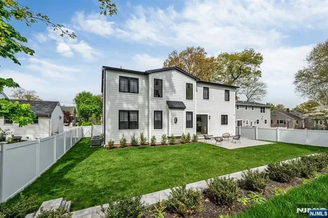336 Lockwood Drive Paramus NJ 07652