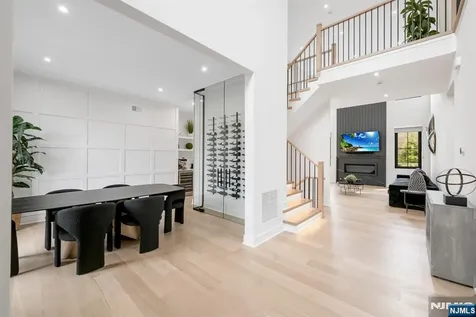 336 Lockwood Drive Paramus NJ 07652