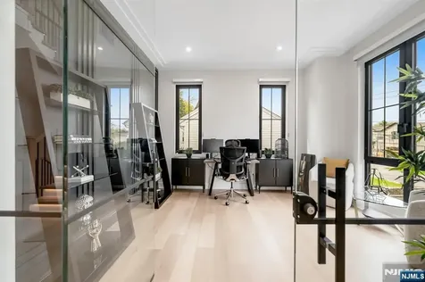 336 Lockwood Drive Paramus NJ 07652