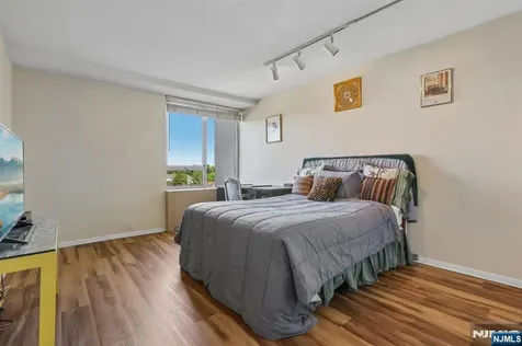 3 Horizon Road Fort Lee NJ 07024