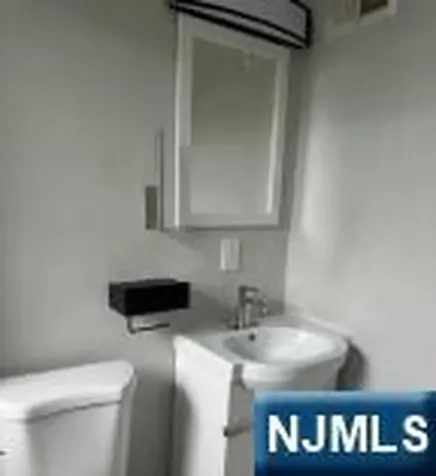 108 Peabody Place Newark NJ 07104