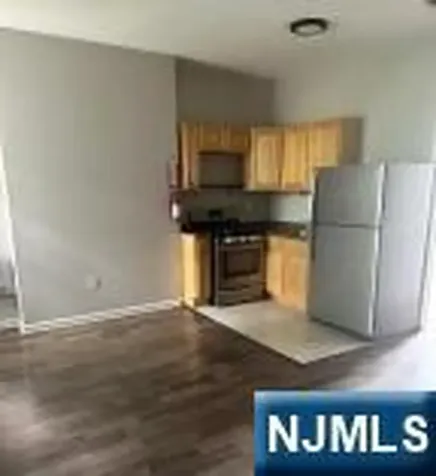 108 Peabody Place Newark NJ 07104