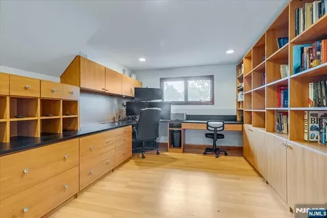 670 Swathmore Lane Paramus NJ 07652