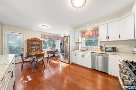 553 Ray Avenue Ridgefield NJ 07657