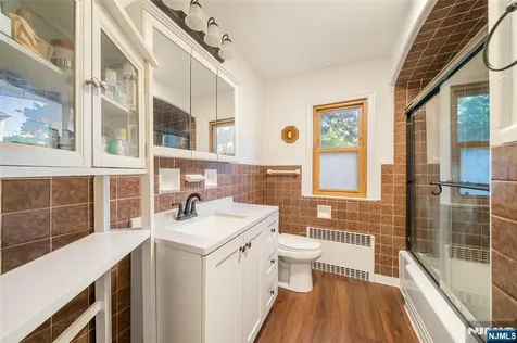 553 Ray Avenue Ridgefield NJ 07657