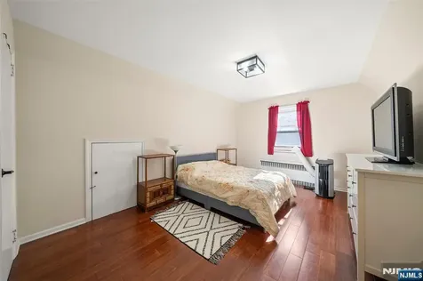 553 Ray Avenue Ridgefield NJ 07657
