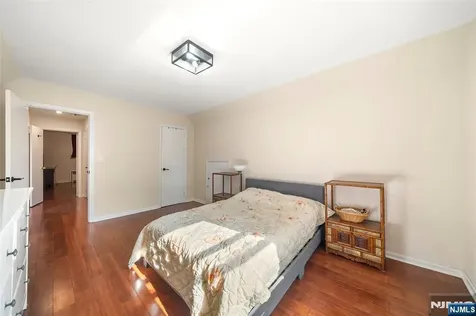 553 Ray Avenue Ridgefield NJ 07657