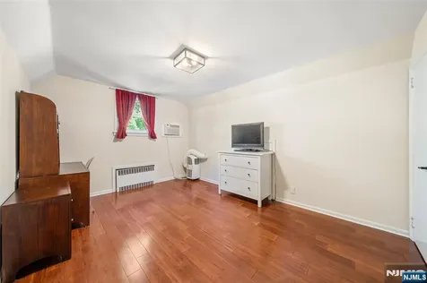 553 Ray Avenue Ridgefield NJ 07657