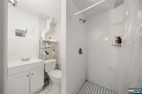 553 Ray Avenue Ridgefield NJ 07657
