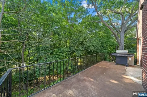 553 Ray Avenue Ridgefield NJ 07657