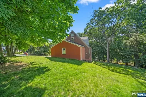 553 Ray Avenue Ridgefield NJ 07657