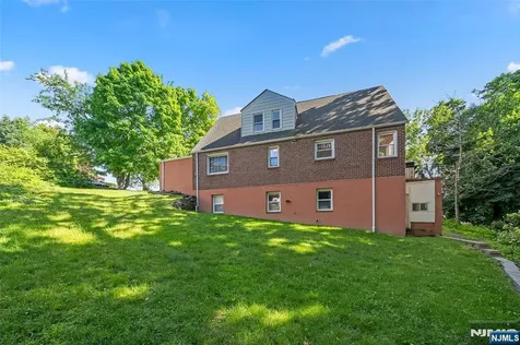 553 Ray Avenue Ridgefield NJ 07657
