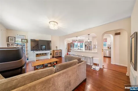 553 Ray Avenue Ridgefield NJ 07657