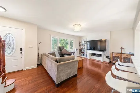 553 Ray Avenue Ridgefield NJ 07657
