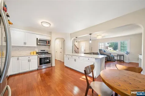 553 Ray Avenue Ridgefield NJ 07657