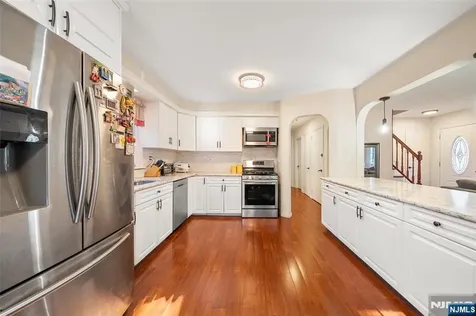 553 Ray Avenue Ridgefield NJ 07657